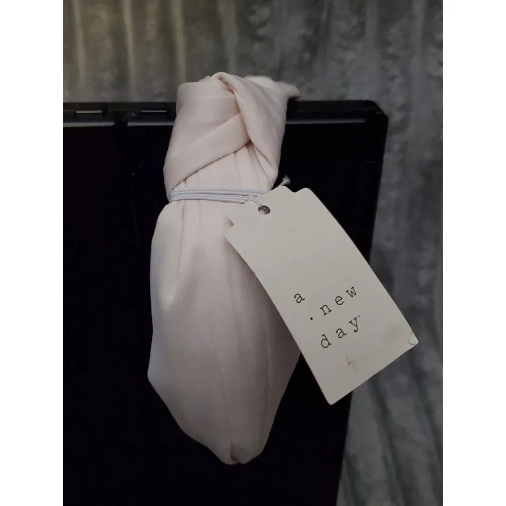 The Unbranded Brand large lot